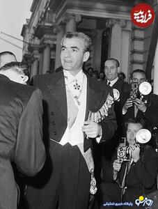  استایل محمدرضا پهلوی در حال ورود به سفارت ایران در لندن