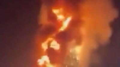  درخت اصلی سال نو در شهر گاردابانی گرجستان کاملاً سوخت