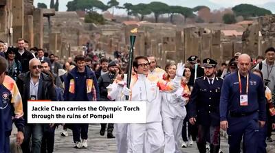 حمل مشعل المپیک توسط جکی چان