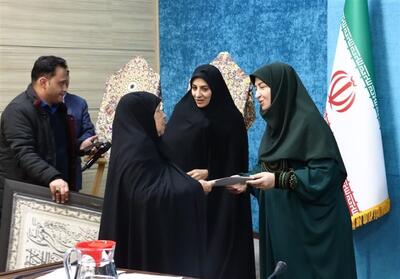 تجلیل از خانواده‌های شهدای والامقام محیط‌بان و دفاع مقدس 12 روزه در یزد - تسنیم