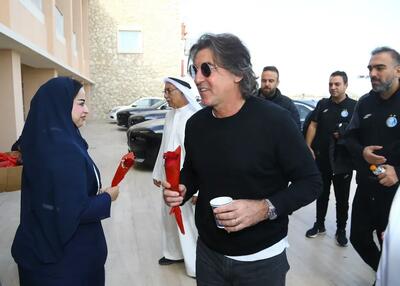 استقبال از استقلال با دسته گل قرمز