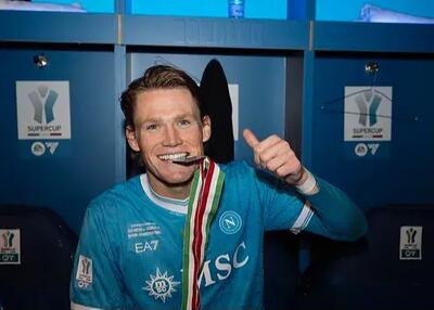 دود در رختکن! چشن قهرمانی ناپولی با سیگار