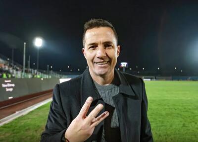 سرمربی پرسپولیس در رشته هاکی روی یخ! (عکس)