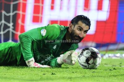 حکیم: پای بیرانوند روی خط بود