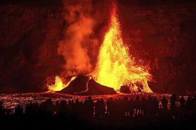 فوران فواره‌های گدازه درون آتشفشان کیلاویا در هاوایی