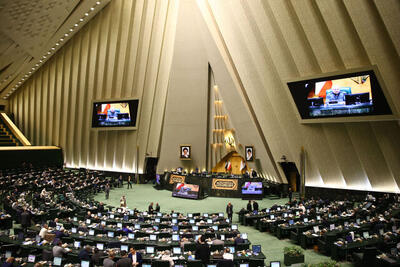 تذکر ۵۱ نماینده به رئیس‌جمهور: در رفع فیلتر واتساپ بازنگری شود