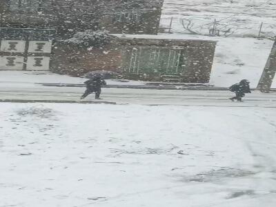  بارش شدید برف و خوشحالی کودکان در روستای سردوش مریوان