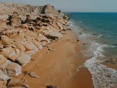  ساحل مکسر در بندر مقام، حاصل میلیون‌ها سال فرسایش طبیعت