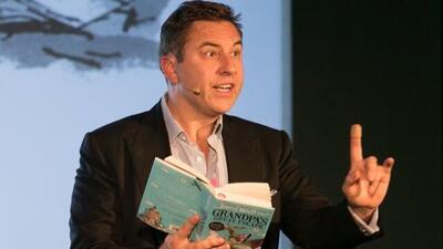 نویسنده پرفروش بایکوت شد