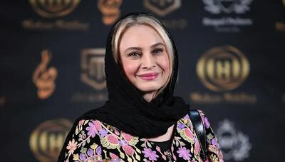 جلوه هنر سنتی بر فرش قرمز حافظ؛ مریم کاویانی با ژاکت گل‌دوزی‌شده درخشید‌ (عکس)