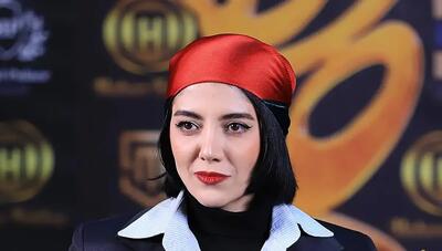 ندا عقیقی در جشن حافظ با کت مشکی و هدبند قرمز (عکس)