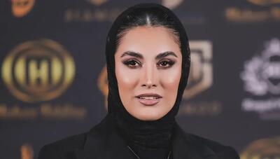 شکوه سادگی ریحانه رضی در جشن حافظ؛ درخشش با استایل مونوکروم مشکی (عکس)