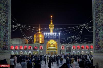  حال و هوای حرم مطهر رضوی در شب شهادت امام هادی(ع) + گزارش تصویری