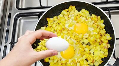  صبحانه فوری با سیب زمینی و تخم مرغ غذای ایرانی خوشمزه