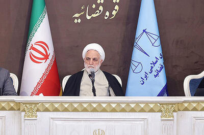 مقابله با فساد، تعطیل‌ناپذیر است