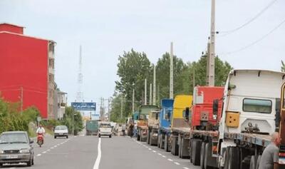 صف کامیون‌ها در آستارا کوتاه‌تر شد