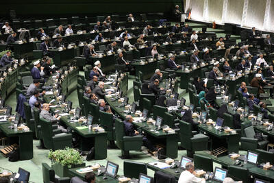 یک بام و دو هوا در مجلس | توپخانه  تندروها علیه دولت پزشکیان همچنان روشن است | 9 وزیر در صف استیضاح