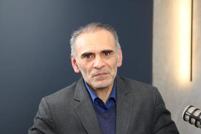 ویدیو/ توصیه کامران ندری، استاد اقتصاد دانشگاه امام صادق به مسئولان: در حوزه سیاست خارجی و داخلی، مرتکب کاری که ایجاد تورم انتظاری می‌کند، نشوید؛ زیرا وارد چرخه‌ای معیوب می‌شویم و کسری بودجه افزایش پیدا می‌کند