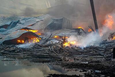 تصاویر؛  حریق کارخانه چمدان‌سازی در سلفچگان