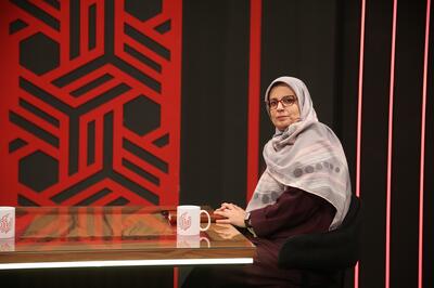 چرا انقلاب شد؟ چون نظام سیاسی پهلوی به دلیل تمرکز قوا و عدم تفکیک قوا، فروبسته بود