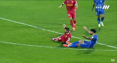 فیلم | اشتباه بزرگ داور به ضرر استقلال که به خیر گذشت