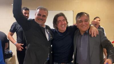 شادی بازیکنان استقلال، ساپینتو و تاجرنیا در رختکن پس از صعود به دور حذفی لیگ قهرمانان آسیا