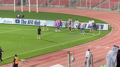 لحظاتی از گرم کردن بازیکنان استقلال قبل از دیدار با المحرق