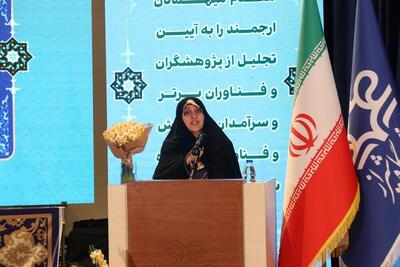  پیوند علم و حل مسائل جامعه در دانشگاه نسل چهارم/ ظرفیت زنان پژوهشگر به‌درستی دیده نشده است
