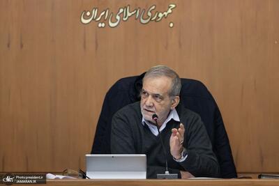 پزشکیان خواستار نقد منصفانه دولت در برنامه‌های تلویزیون شد/ در مواردی فضای گفت‌وگو از چارچوب تبیینی خارج شده و رویکردی تخریبی نسبت به دولت اتخاذ شده است/ رئیس صداوسیما ضمن ابراز تاسف از برخوردهای پیش آمده، به دولت توضیحاتی ارائه داد