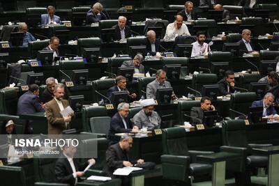 تذکر ۵۱ نماینده به رئیس‌جمهور؛ واتساپ را ببندید!/ تذکر ۵۰ نماینده به عراقچی؛ سفرای کشورهای حامی اسرائیل در جنگ 12 روزه را احضار کنید