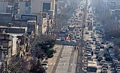 فرونشست زمین یک مسیر پر تردد را مسدود کرد