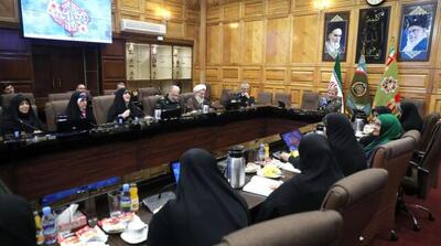 فرمانده کل ارتش: دفاع از میهن بدون حضور آگاهانه زنان، امکان تحقق ندارد - مردم سالاری آنلاین