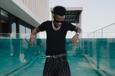 عکس | فرار وینیسیوس و نامزدش از مادرید؛ استراحت ستاره برزیلی در دبی - پارس فوتبال