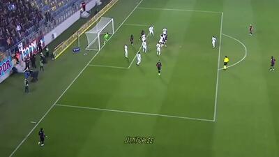 ویدئو: اونانا از اشتباه کردن دست بر نمی‌دارد - پارس فوتبال