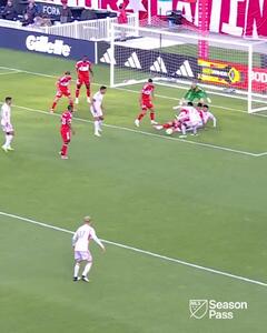 ویدئو: کیفیت پایین لیگ ‏MLS‏ یا گیج شدن اتفاقی مهاجمان و مدافعان - پارس فوتبال