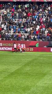 ویدئو: نمایش بامزه بازیکن روی برانکارد - پارس فوتبال