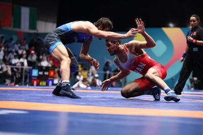 ۴۲-4 مقابل بزرگان؛ رحمان عموزاد مسلط ترین آزادکار جهان در سال 2025 شد - پارس فوتبال