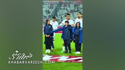 ویدیو| وقتی ملی پوش‌ها کاپشن خود را چتر کودکان کردند! - پارس فوتبال