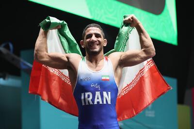 با اعلام اتحادیه جهانی کشتی؛ رحمان عموزاد مسلط‌ترین کشتی‌گیر ۲۰۲۵ شد - پارس فوتبال