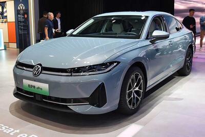 معرفی نسل جدید فولکس‌واگن پاسات با پیشرانه هیبرید و پیمایش ۱۳۰۰ کیلومتر - پدال