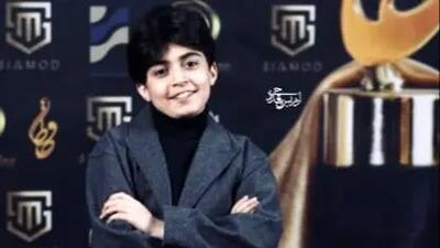 فیلم / نگاهی به استایل فوق حماسه ای رایان سرلک درجشن حافظ / کت اورسایز، شلوار جین زاپ‌دار و کفش‌های حجیم  ...