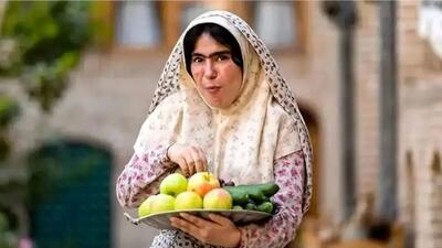  طاووس سریال بامداد خمار بیرون سریال با لباس های تابستانی وسط بیابان / چه قدر متفاوت از سریاله!