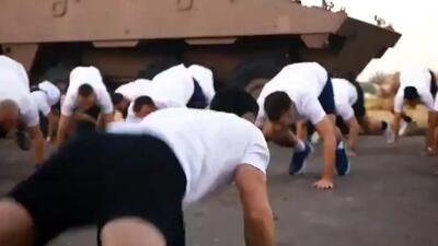 فیلم ورزش مکرون با نیروهای فرانسوی در پایگاه الظفره