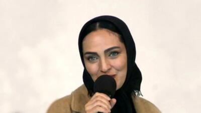  ناتاشای معروف با استایلی مشکی نشان داد که زیبایی در سادگی‌ست / خانم بازیگر در 62 سالگی می درخشد!