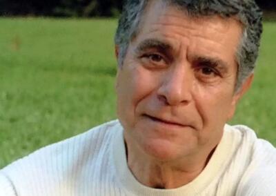 سفر در زمان؛ «بهروز وثوقی» در 36 سالگی و در پشت صحنه فیلم تنگسیر؛ سال 52