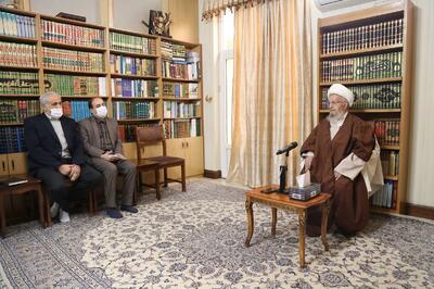  حضرت آیت الله مکارم شیرازی: استفاده نادرست از هوش مصنوعی ممکن است به کاهش توانمندی های دانش آموزان بینجامد