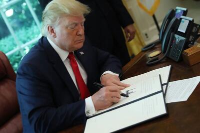 هشدار دموکرات‌ها به ترامپ درباره تبعات برکناری سفرای آمریکا