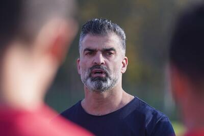 مربی تیم ملی: چهار فصل هستیم، اما در هیچ آب‌وهوایی زمین خوب نداریم!