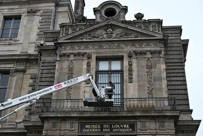 پنجره دردساز «لوور» پشت میله‌ها رفت