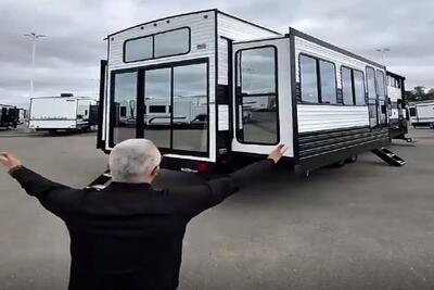 معماری خلاقانه؛ این مجهزترین کمپری هست که به عمرت دیدی دو طبقه اس اتاق خواباش عالین